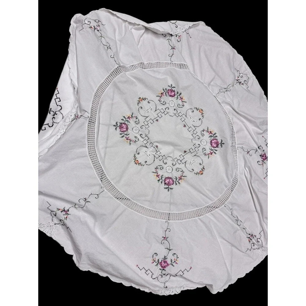 Vtg Linen Round Tablecloth White Embroidered Pink Flowers Cottage 61” Cottage